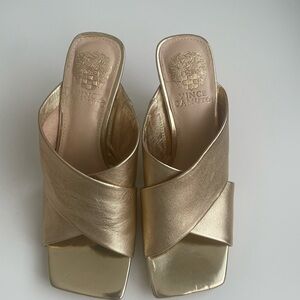 Vince Camuto Gold Sandal Size 6.5